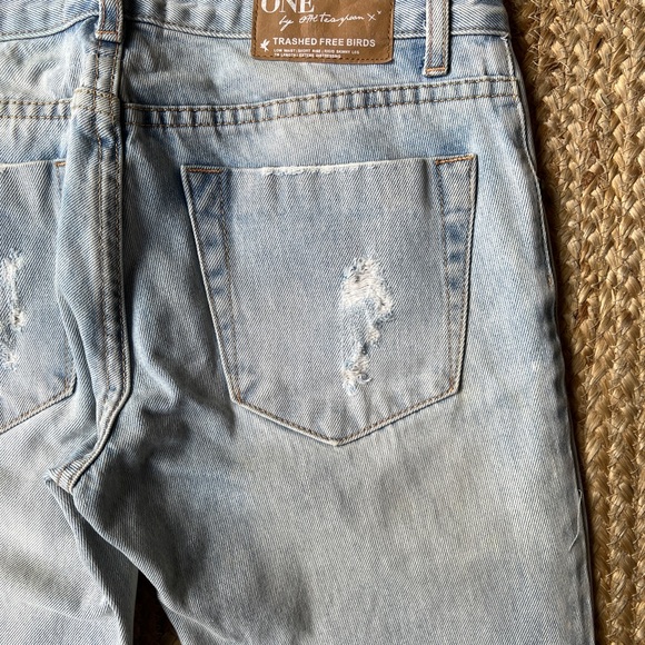 ONE by One Teaspoon Denim | Trashed Free Birds Distressed Light Blue Jeans - Picture 3 of 5